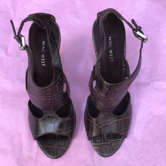 High Heels - Picture 1 of 8